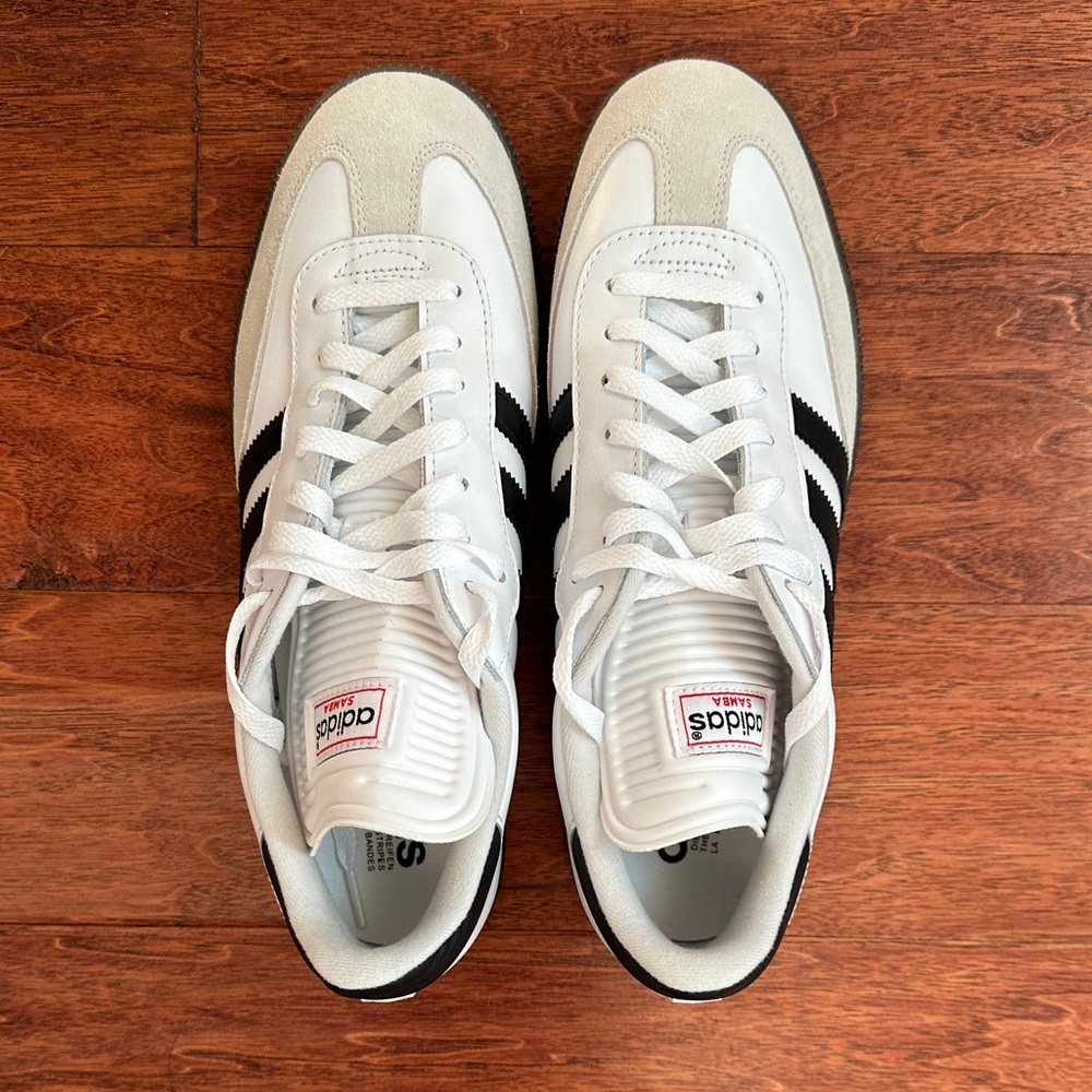 NWT. Men’s Adidas Classic White and Black Trainers